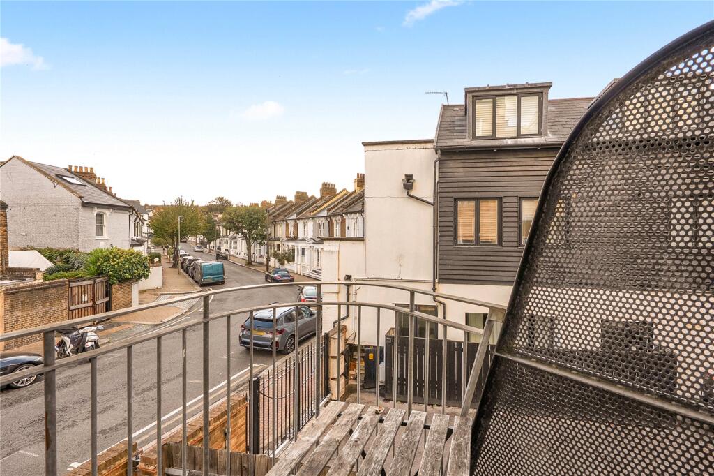 Apartment in London - View 5
