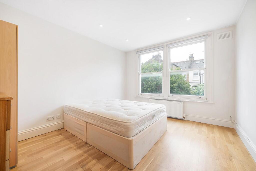 Apartment in London, Abbeville Village, Clapham - View 5