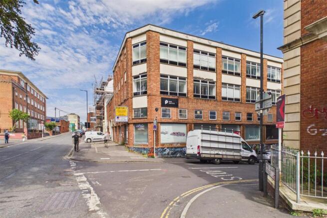 25 King Square, Stokes Croft, Bristol BS2 8JN | Fr