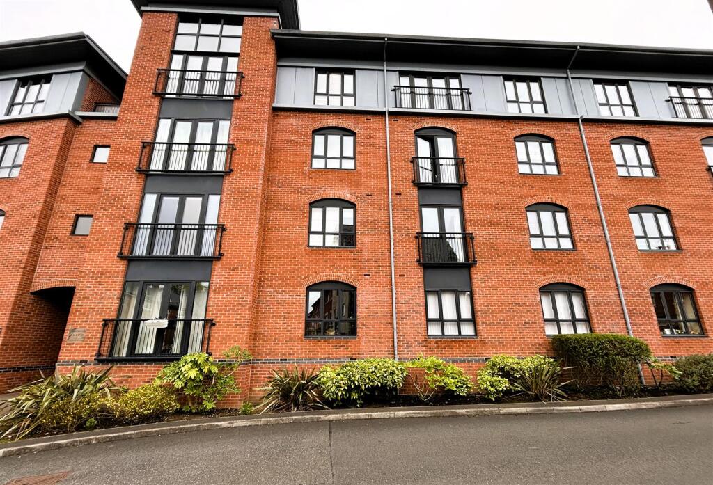 2-bed flat on Leighton Way, Belper, £164,950