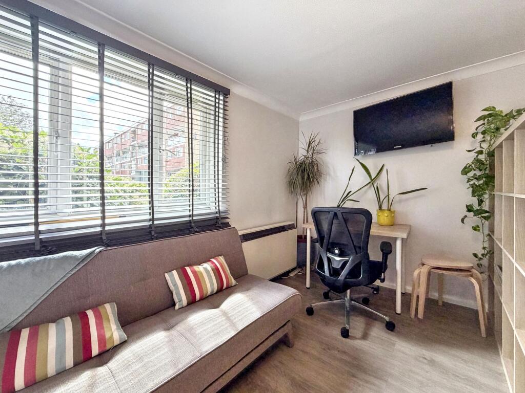 Apartment in Kingston upon Thames - More