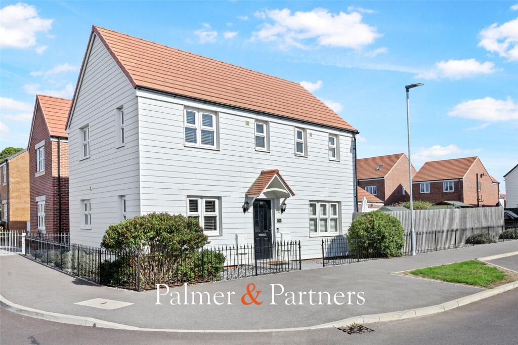 3-bed detached on Otter Way, Clacton-on-Sea, Essex, CO16, £325,000