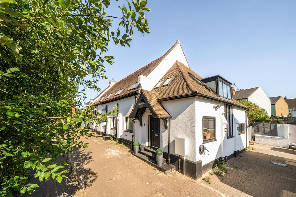 House in Hertsmere, Hertfordshire - View 5