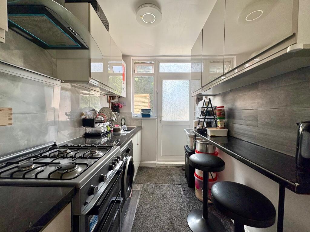 Chester Avenue, Luton, LU4 - View 6