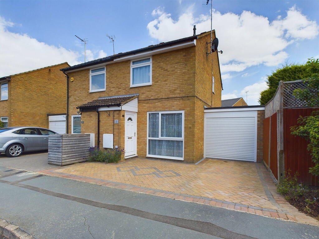 Main image of property: Yarrow Close, Horsham, RH12 5FP