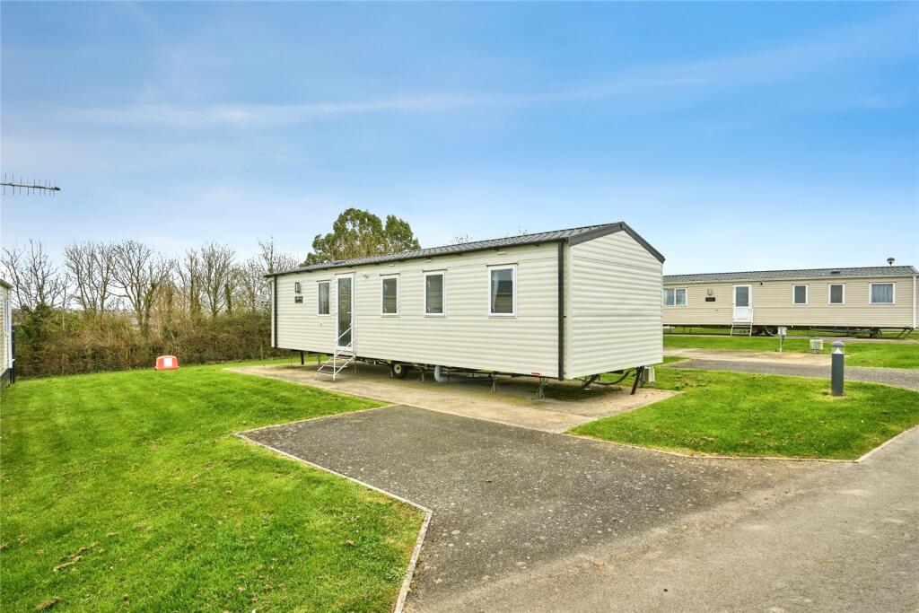 Main image of property: Solent Breeze, Thorness Lane, Cowes, Isle of Wight, PO31