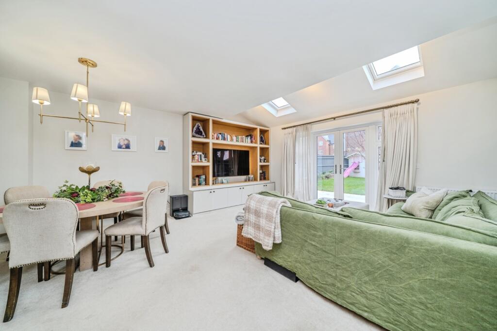 Consort Drive, Leatherhead, Surrey, KT22 photo 2