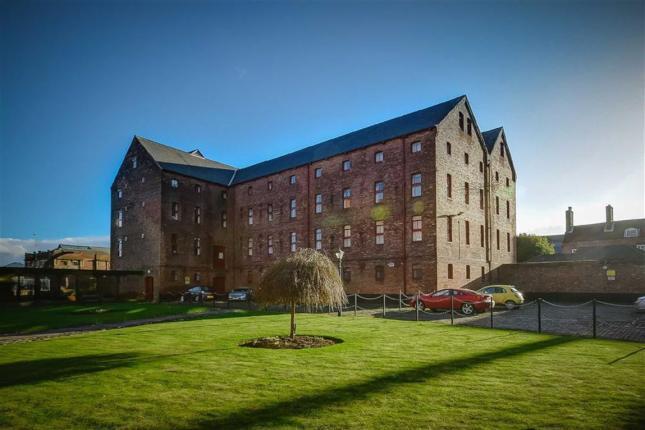 Main image of property: 34, Lister Court, High Street