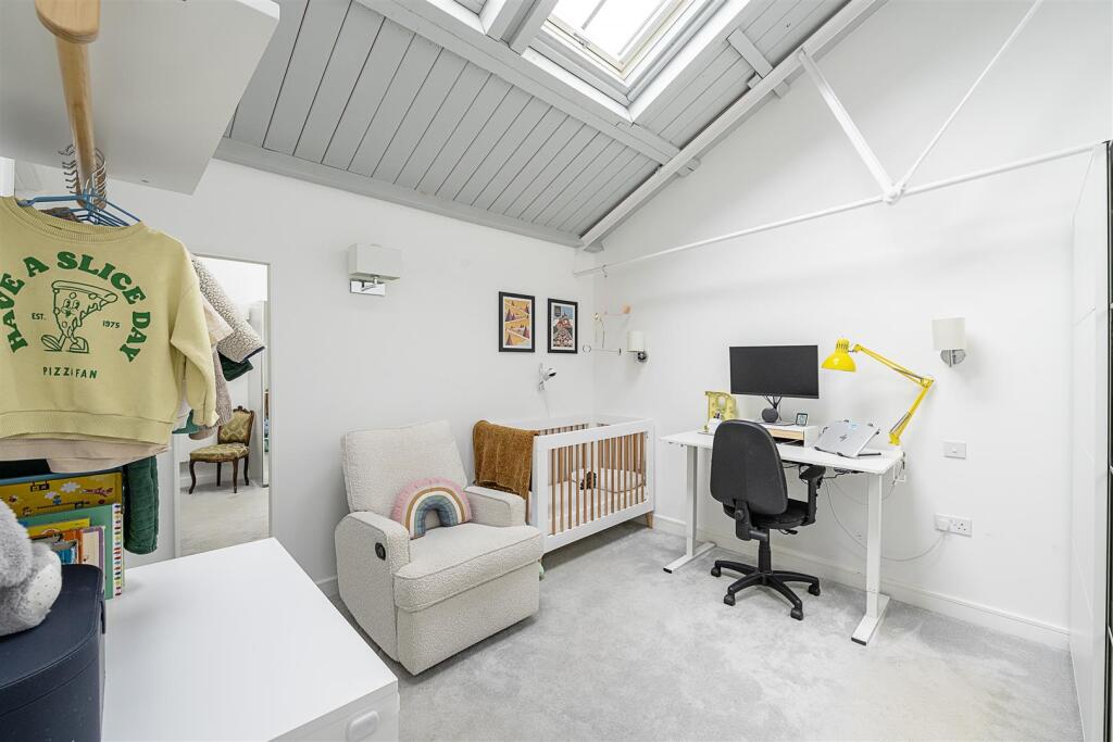 Apartment in St Albans - View 5