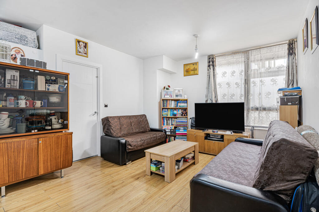 Apartment in Sunbury-on-Thames, Sunbury Common, Kempton Park - View 2