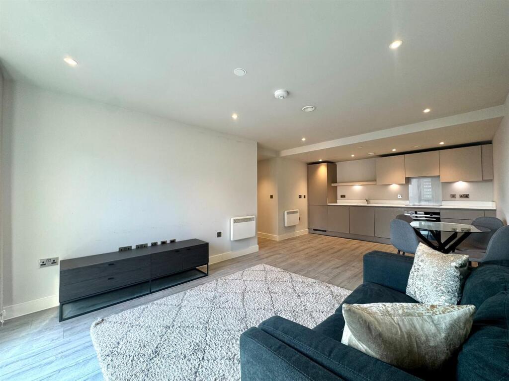 Apartment in Birmingham, Jewellery Quarter - View 3