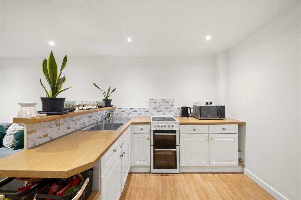 Wheelers Drive, Ruislip, HA4 photo 3