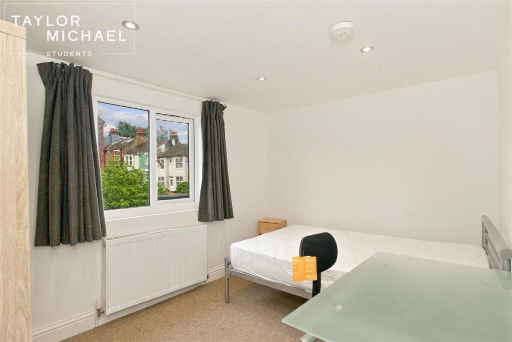 6 bedroom terraced house for rent