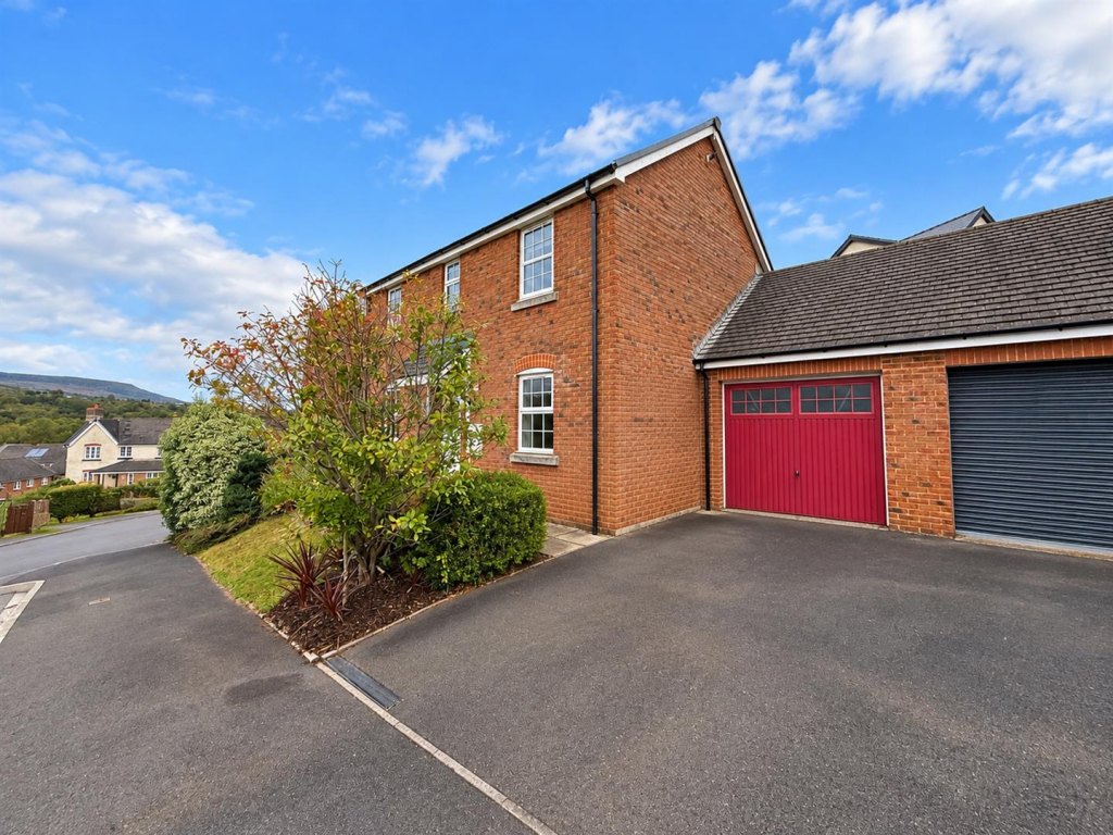 House in Llwydcoed - View 2