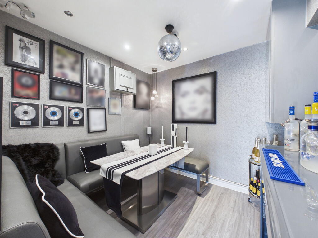 House in Torquay - More