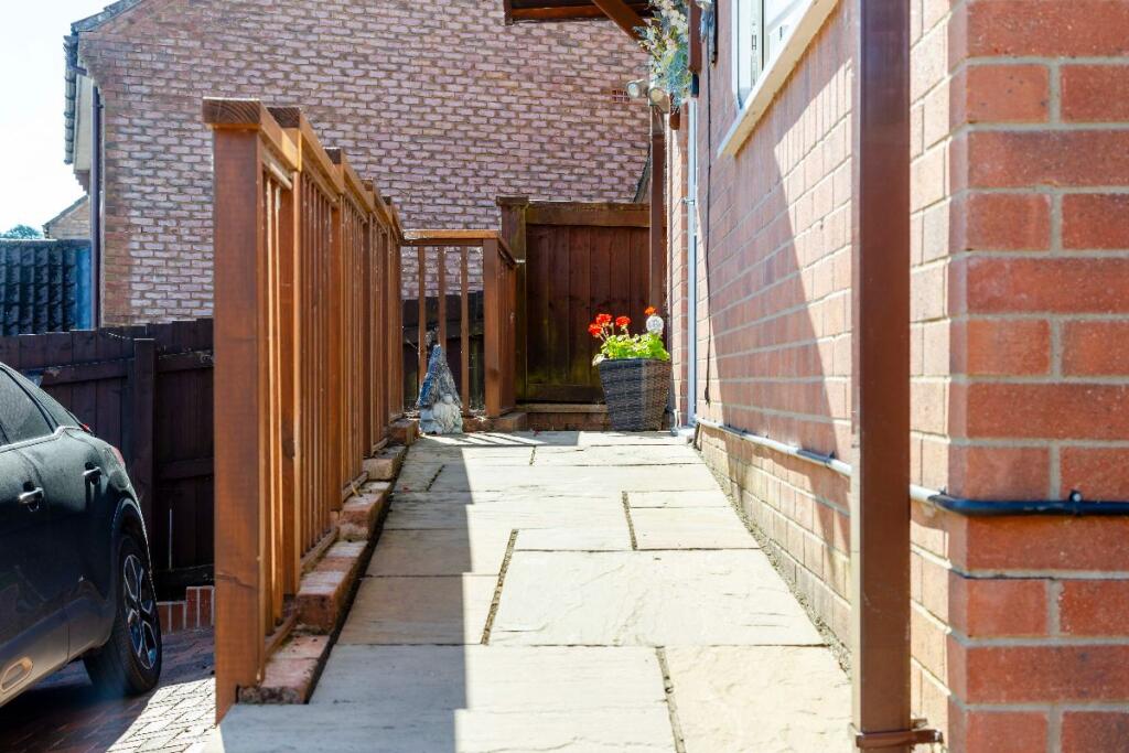 Harlech Drive, Rhiwderin, Newport - View 2