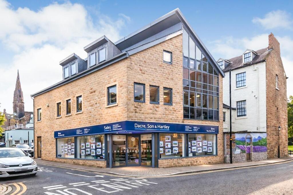 Main image of property: 17 Albert Street / 8 John Street, Harrogate, HG1 1JX