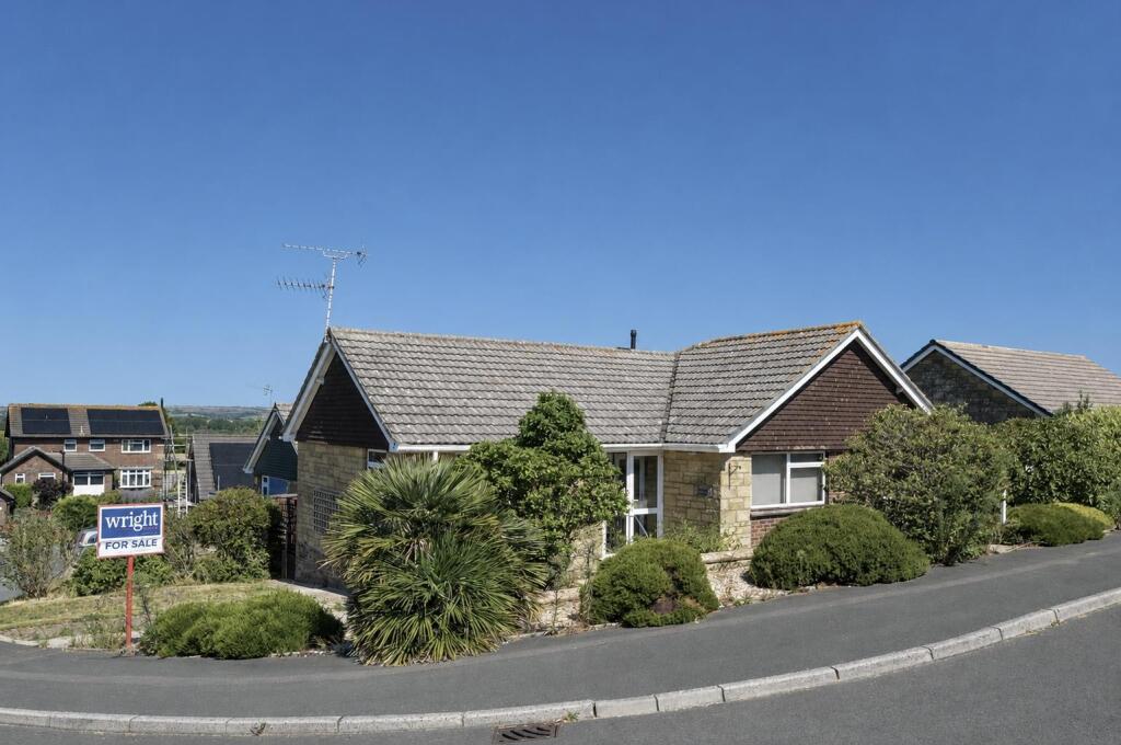 Main image of property: MODERNISATION REQUIRED * GODSHILL