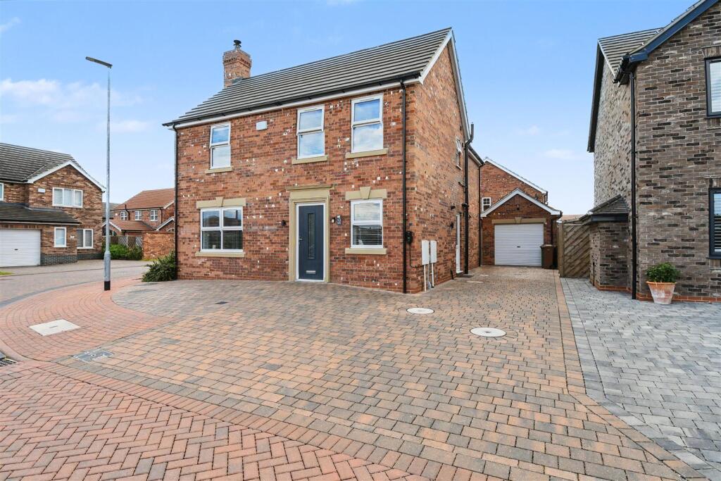 Main image of property: Elswick Hopper Close, Brigg