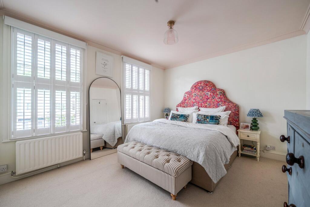 House in London, Royal Borough of Kingston upon Thames - View 5