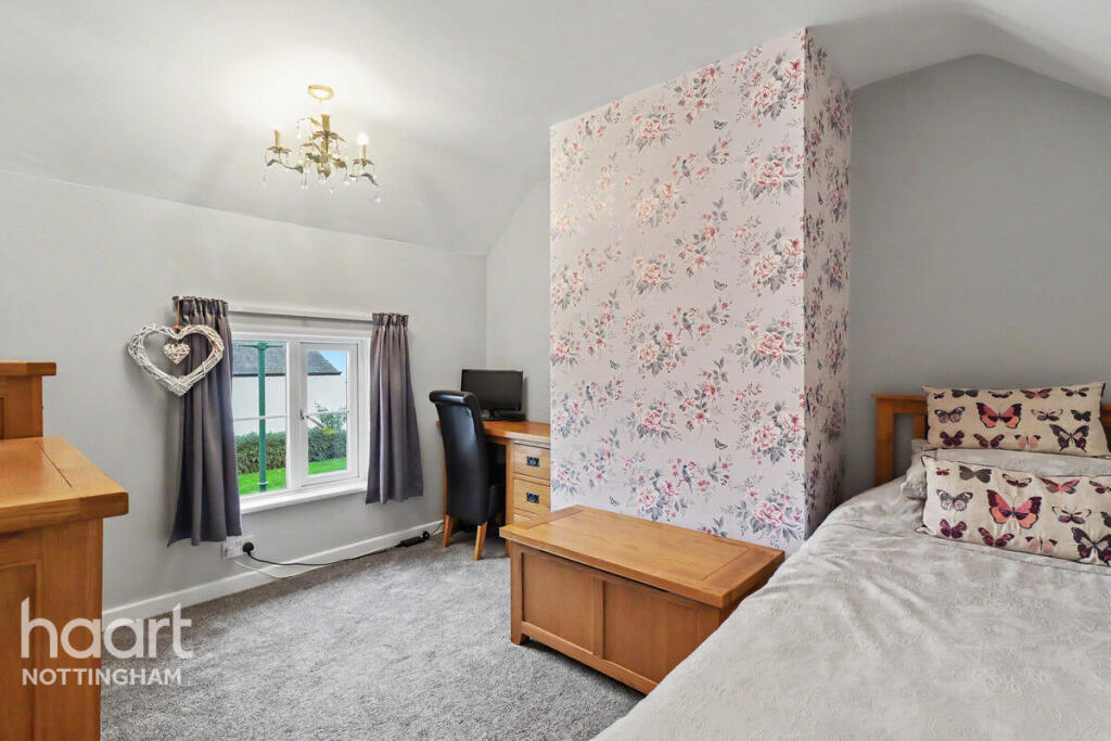 House in Nottingham, Clifton - More