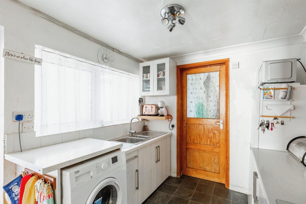 House in Kettering, Avondale - More