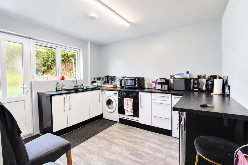 Barfield Close, Winkleigh, Devon, EX19 photo 3