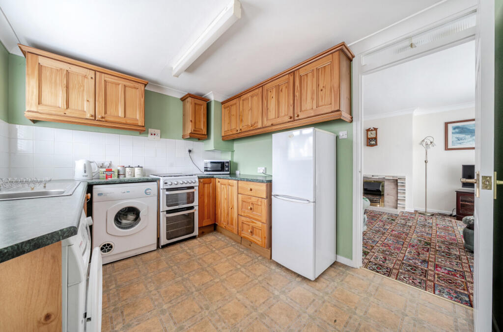 Dene Rise, Witney, Oxfordshire photo 3