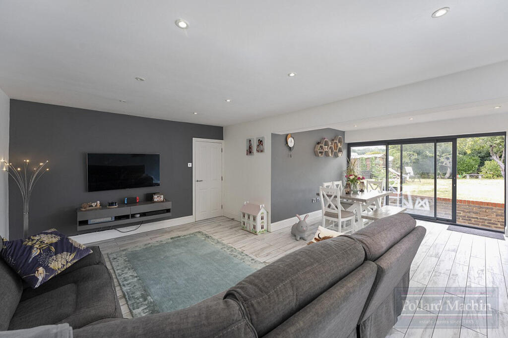 House in Croydon - View 2