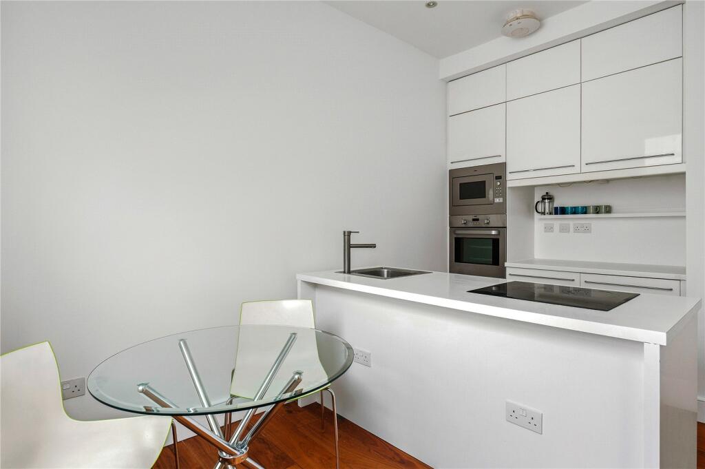 Apartment in London, London Borough of Islington - View 4