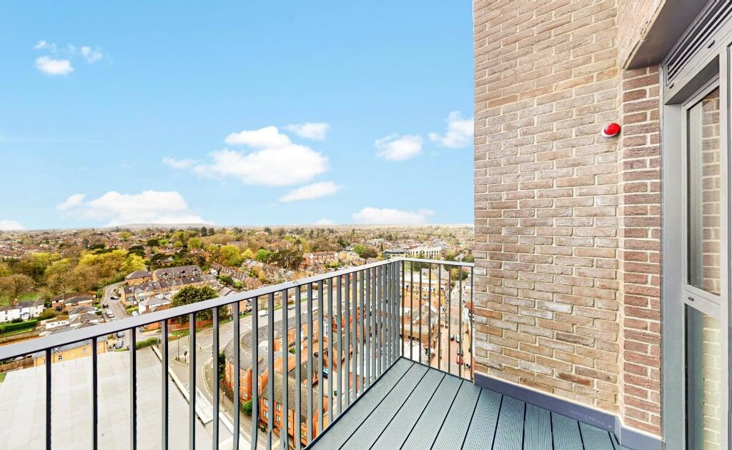 Apartment in Maidenhead, North Town - View 2