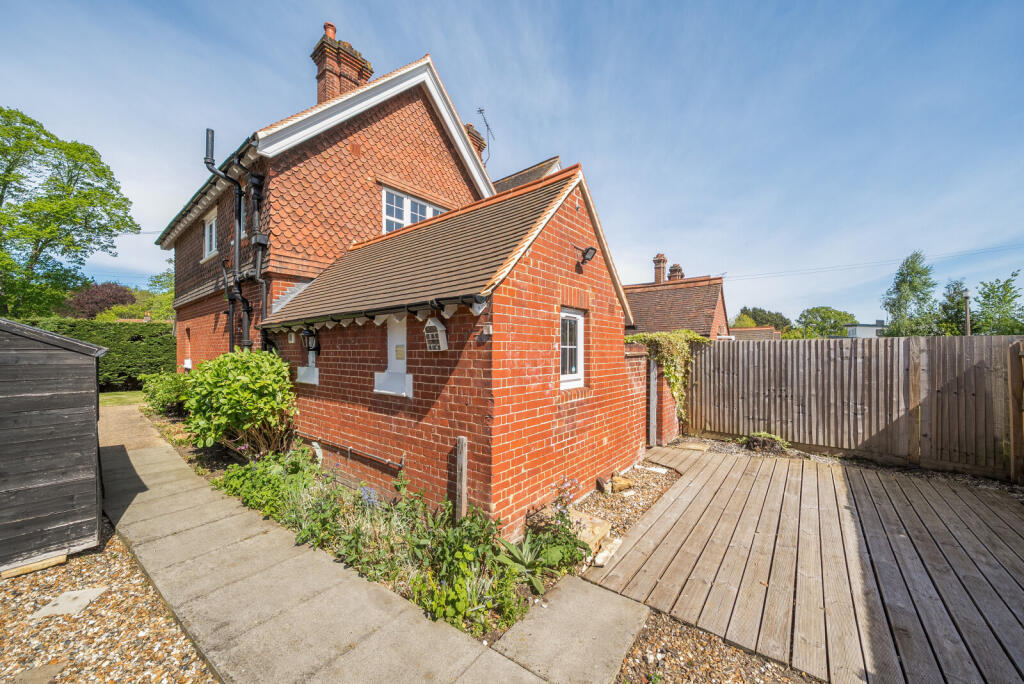 School Cottages, Mayford Green, Woking, GU22 photo 4