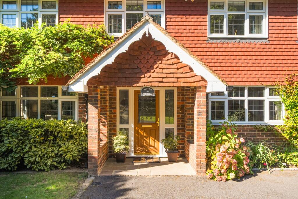 House in Woking, Surrey - View 5