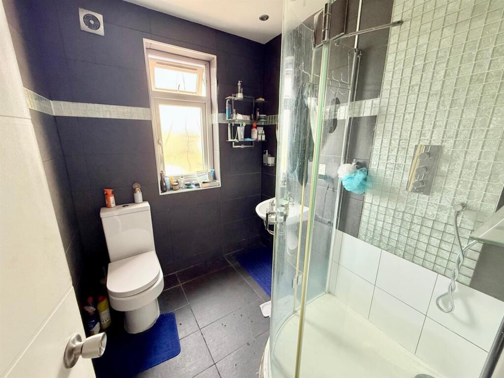 Cherrydown Avenue, London - More