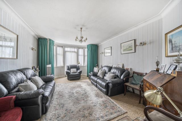 Greenbank Crescent, London photo 2