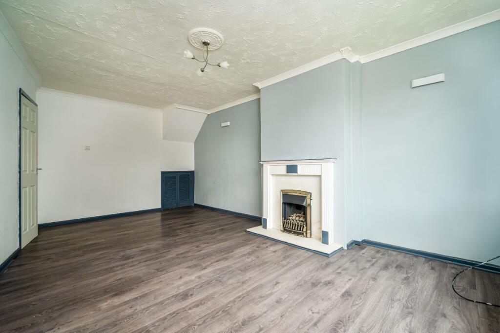 Kenilworth Avenue, Gildersome, Leeds photo 3