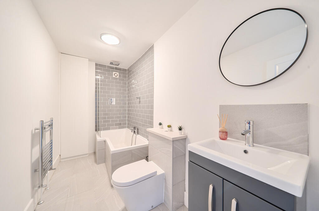 Apartment in Hove, Brunswick - More