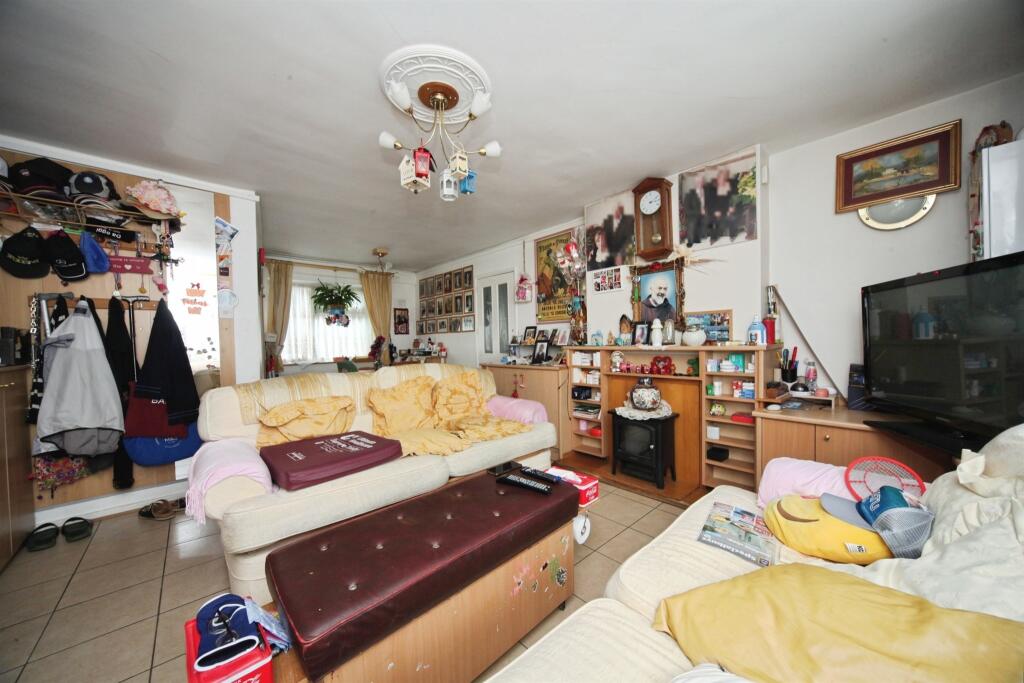 Apartment in Luton - View 4
