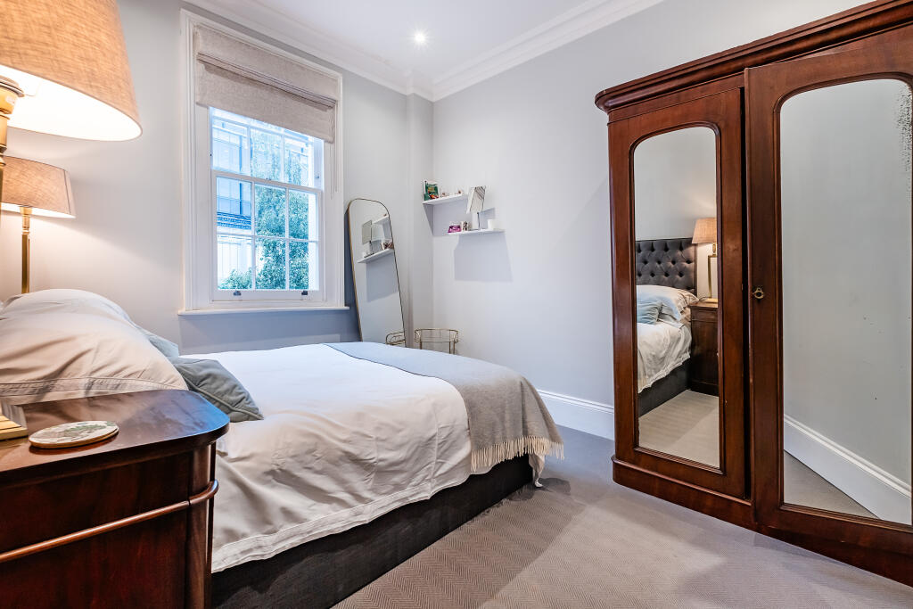 House in London, Victoria - More