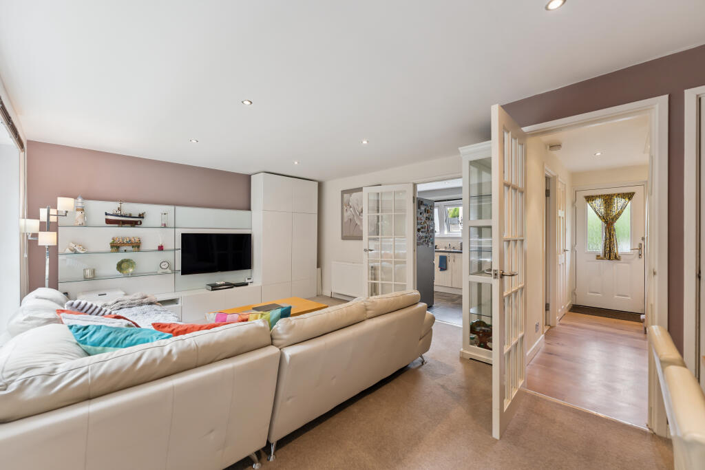 House in Glasgow, South Mains, Milngavie - More