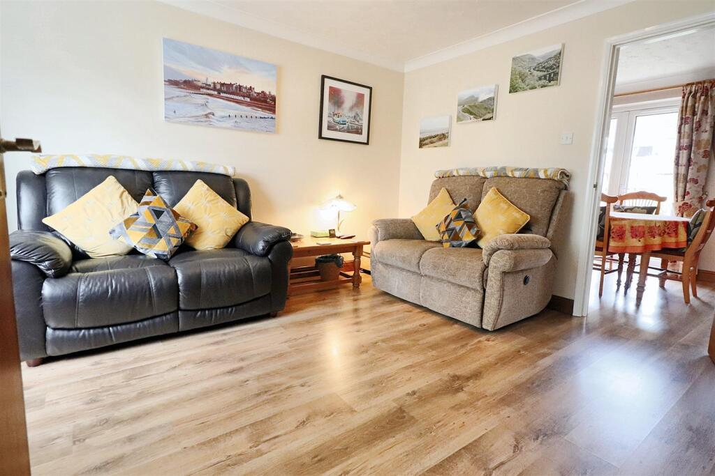 Copper Beech Drive, Carlton Colville, Lowestoft photo 4