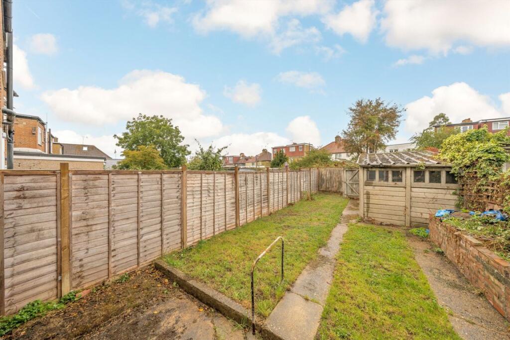 Mayfield Gardens, Hanwell photo 4