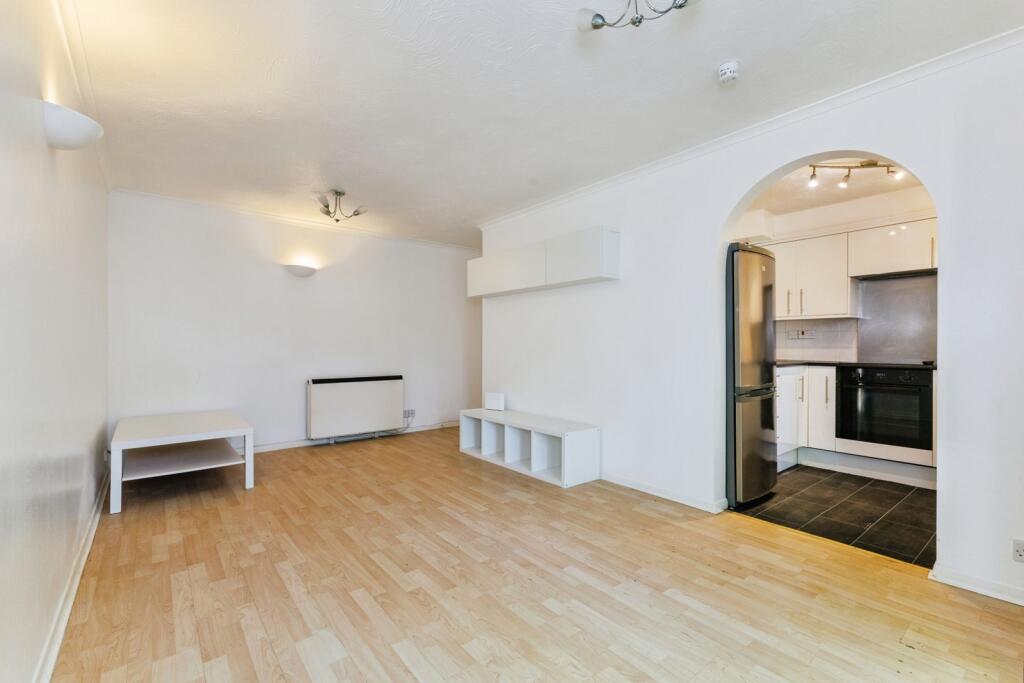 Apartment in Sutton - View 4