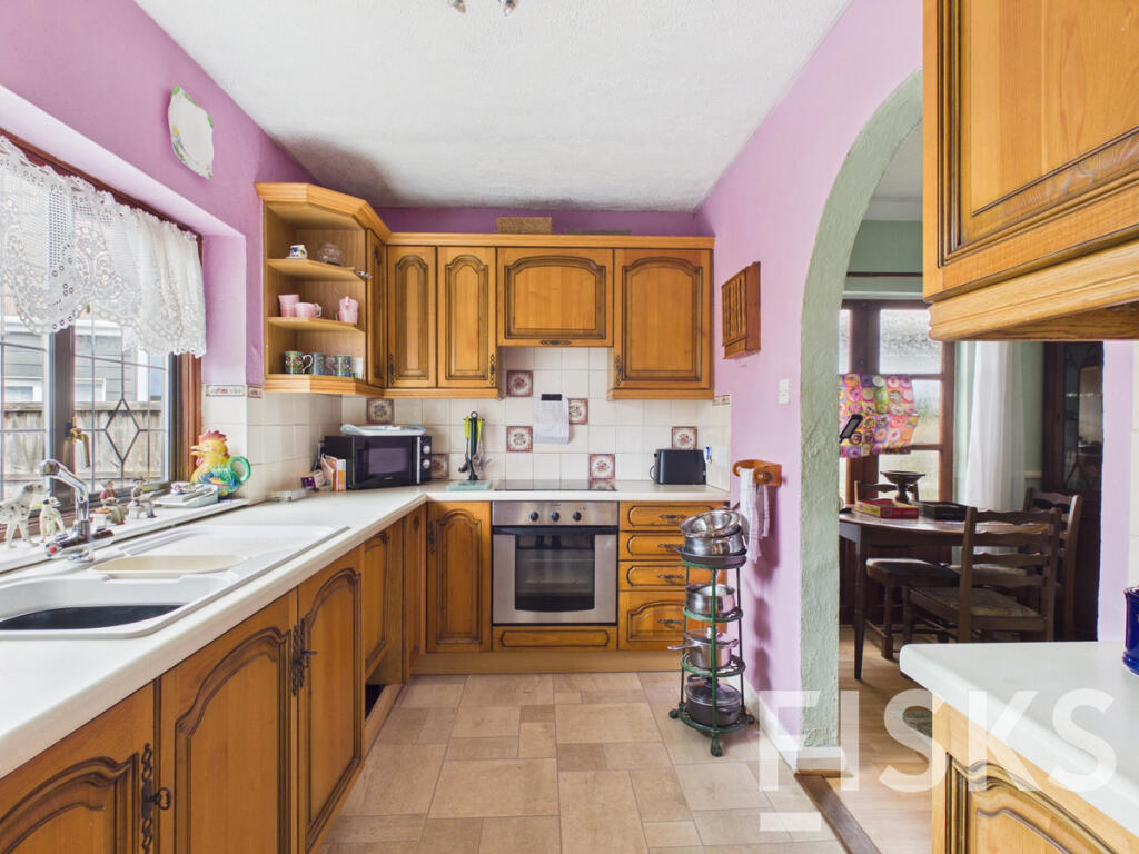 House in Castle Point, Canvey Island - View 4