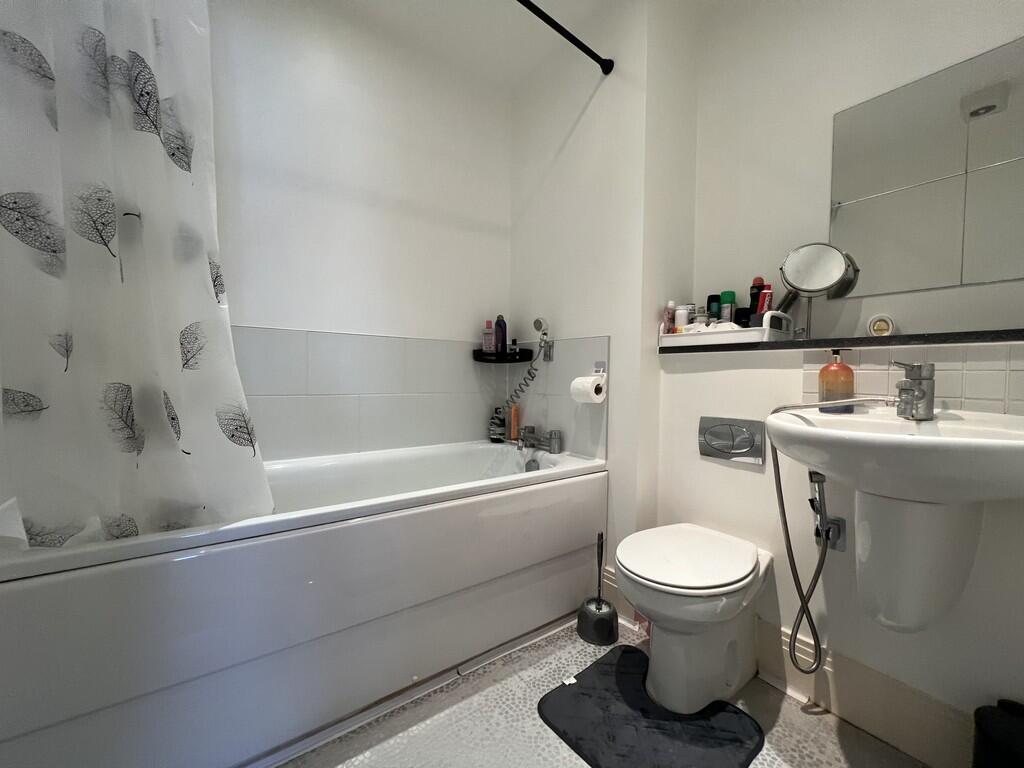 Apartment in Harrow - More