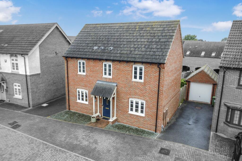 Main image of property: Red Cross Way, Nuneaton, CV10