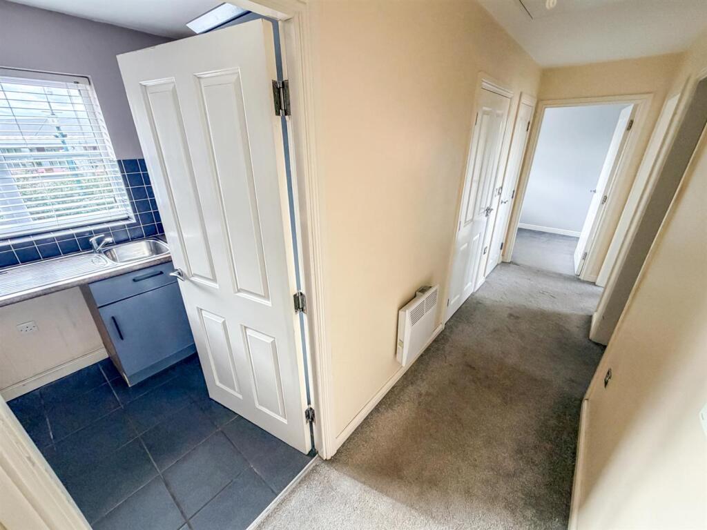 Apartment in Northampton, North Northamptonshire - View 5