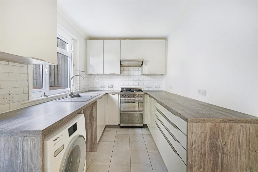 House in London, Redbridge - View 3