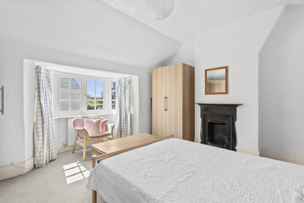 House in Slough, Wooburn - View 5
