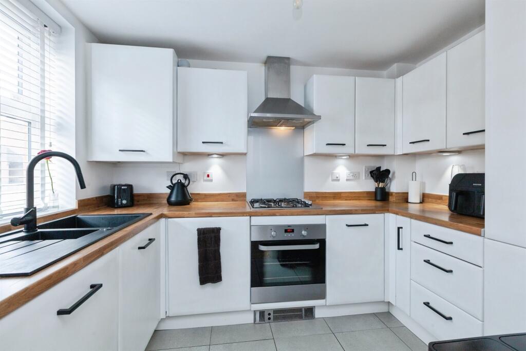 Abbott Way, Whetstone, Leicester photo 3